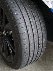  サーキット走行で溶けて摩耗したタイヤ