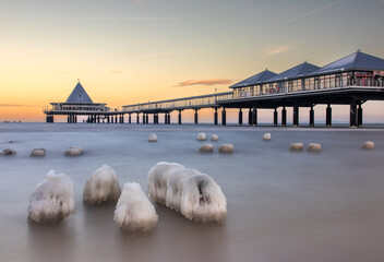 Seebr&uuml;cke Usedom bei Eis und Schnee