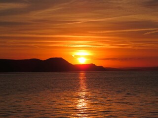Fototapeta na wymiar beautiful vibrant orange sunrise over the sea