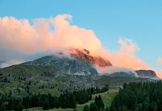 Montagne avec des nuages © guillaume