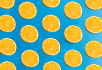 Obraz premium Half lemon and blue background