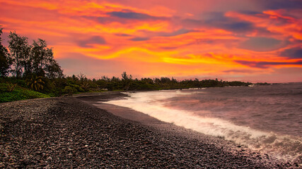 Sunset at the island of Maui on Hawaii