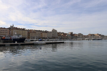Le vieux port de Marseille et ses b&acirc;teaux de plaisance, ville de Marseille, d&eacute;partement des Bouches du Rh&ocirc;ne, France