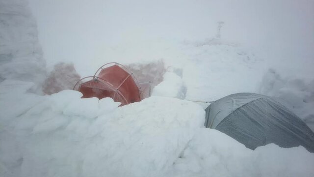 It is a tradition to celebrate the New Year at the top of the mountain. A snowstorm forced climbers to bury their tent in the snow so that it would not be destroyed by the wind