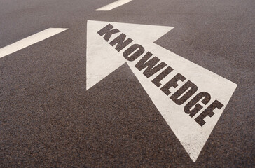 Markings and an arrow with the inscription - KNOWLEDGE