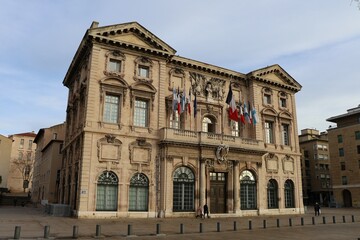 Fototapeta na wymiar La mairie, vue de l'extérieur, ville de Marseille, département des Bouches du Rhône, France
