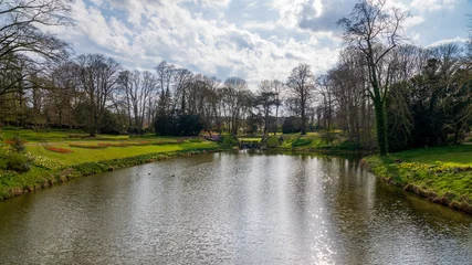 Fototapeten Groot Bijgaarden Castle in Brussels large pond and famous gardens © Geert