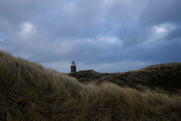 Dünenlandschaft mit Leuchtturm in Kampen auf Sylt.