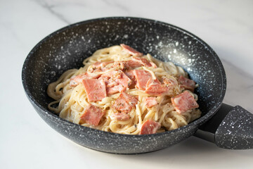 Spaghetti Carbonara with Ham and Oregano
