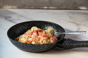 Spaghetti Carbonara with Ham and Oregano