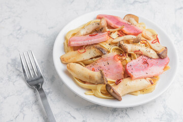 キノコとベーコンのペペロンチーノ