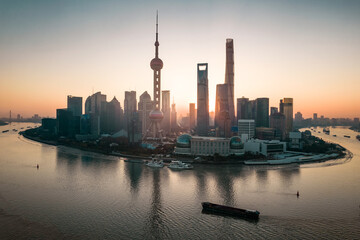 Obraz premium Aerial view of the skyscrapers in Lujiazui, the financial district in Shanghai, China, at sunrise.