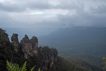 Photo sur Plexiglas Trois sœurs misty view of Three Sisters in Blue Mountains NSW Australia