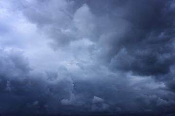 Obraz premium Cloudy and stormy winter sky