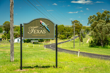 Town entrance road sign in Texas, Queensland, Australia - obrazy, fototapety, plakaty