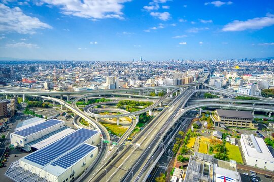 大阪　東大阪ジャンクション 青空と木漏れ日