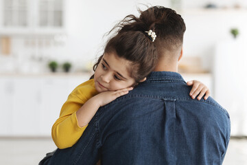 Obraz premium Closeup Shot Of Caring Dad Comforting Upset Little Daughter At Home