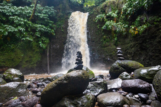 Rocks in front ofCascatadoSaltodoPregowaterfall