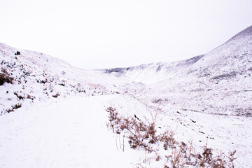 Fototapeta na wymiar Peak Districts Snowy Valleys