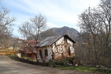 Fototapeta na wymiar abandoned old ruined stone houses.turkey