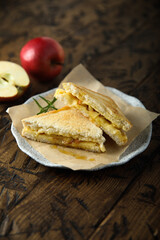 Grilled sandwiches with apple and cheese