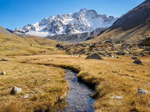 Mountain views on the way to Arsine lakes and glacier, Ecrins national park, France