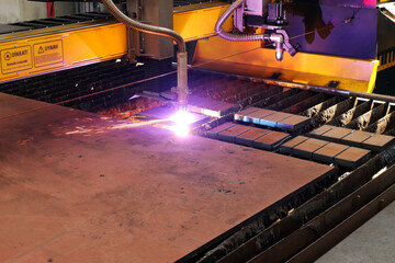 laser cutting machine cuts steel plates
