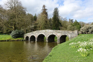 Fototapeta na wymiar Scenic view of an old stone bridge in the countryside