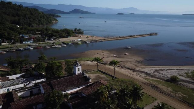 Vista a&eacute;rea da igreja de nossa senhora das dores na cidade de Paraty - Rio de Janeiro, Brazil