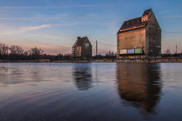 Gebäude