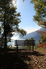lago Lario, panorama, natura, stagione, cielo, panchina panoramica, Lombardia, valle deli Liro.