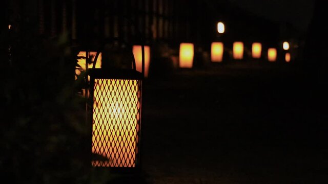 行燈のライトアップ　福井市愛宕坂