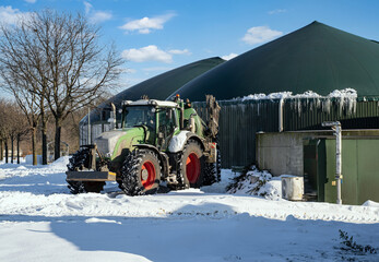 Einsatz bei einer Biogasanlage - Bestückung und Abtransport von organischen Stoffen im Winter