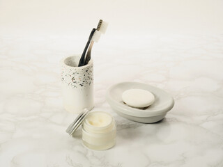 歯ブラシ　石鹸　洗面所