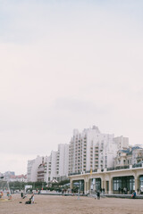 Strand von Biarritz im Nebel