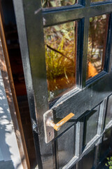 Fototapeta na wymiar ビンテージの木製の玄関ドア　　