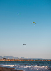 Ultraligeros sobrevolando la playa de Almenara