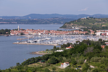 Fototapeta na wymiar Overview over the seaside village of Izola in Slovenia on a beautiful summer day