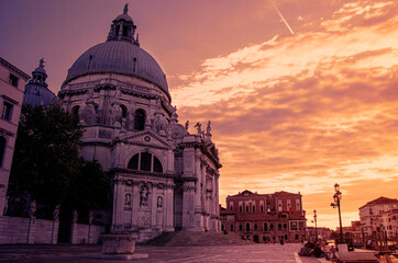 Obraz premium Sunset over Basilica di Santa Maria della Salute in Venice, Italy