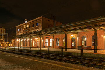 Naklejka na ściany i meble train station in a winter evening