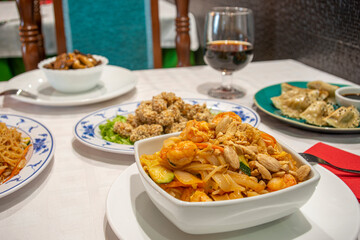 The gastronomy of China is one of the richest due to the ancient culinary tradition of the country, and it is very widely represented in the world