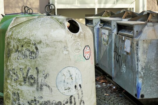 Altpapiercontainer / Paper Container