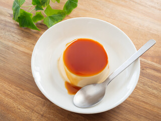 皿の上のプリン