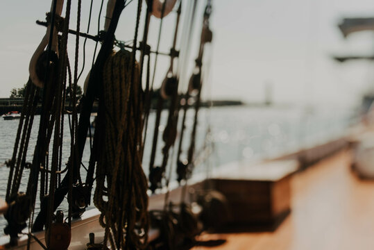 The sales of a tall ship