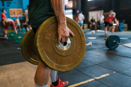 Crop sportsman carrying weight plates