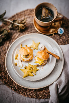 Christmas dessert: choux with carambola