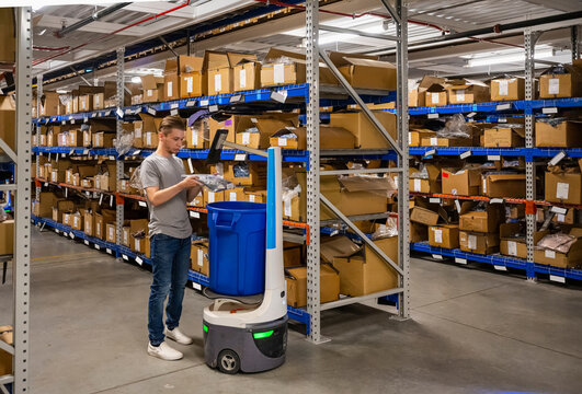 Manager with Robot on floor at Warehouse E-Commerce 