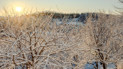 風景写真日本東京の冬の雪景色と朝日