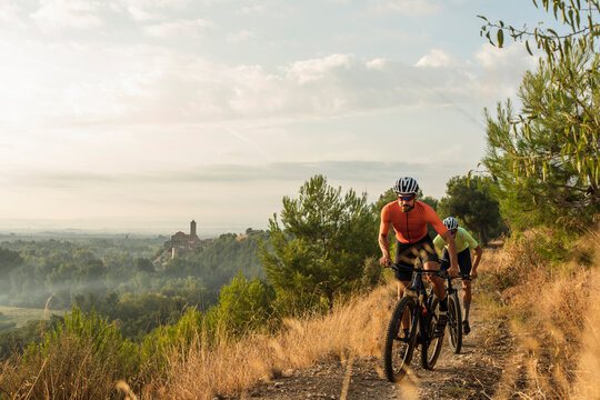 Two men mountain bikers