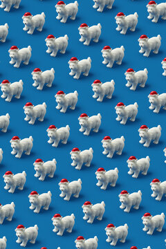 Diagonal pattern from statuettes of white bears